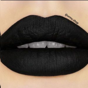 رژلب مشکی پانک استایل